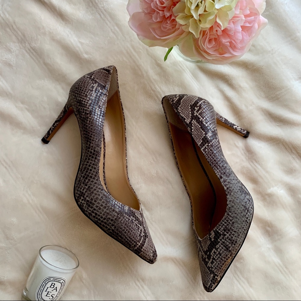 Banana Republic Madison 12 Hour Pump